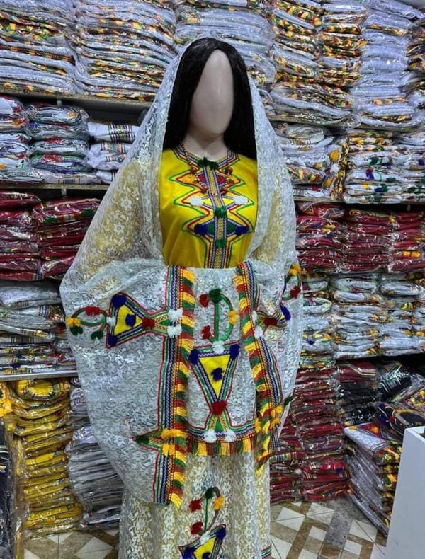 Ensemble berbère fait main : tenue traditionnelle marocaine avec couronne en argent