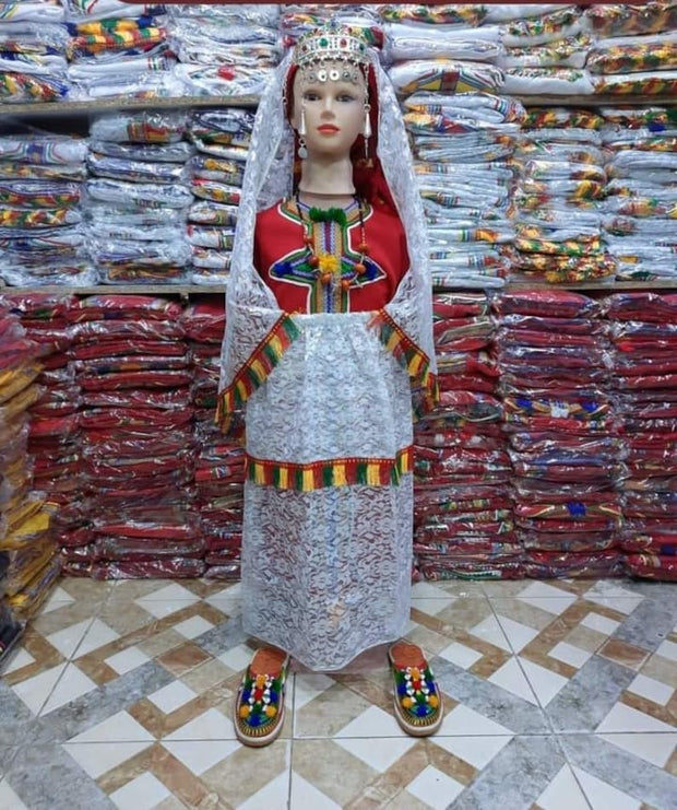 Ensemble berbère fait main : tenue traditionnelle marocaine avec couronne en argent