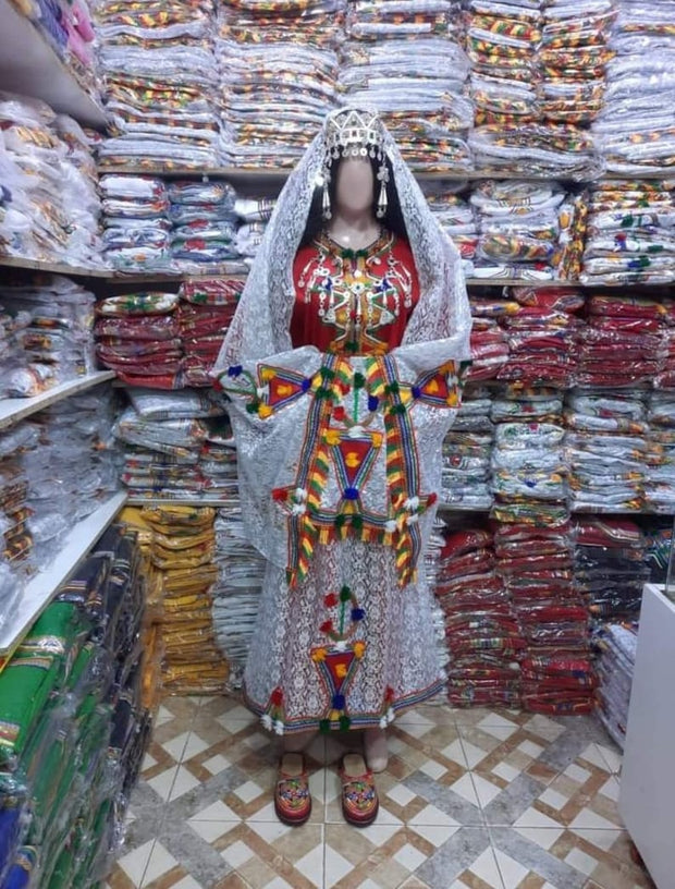 Ensemble berbère fait main : tenue traditionnelle marocaine avec couronne en argent